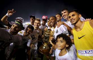 Santos coroou a sua sétima final de Campeonato Paulista consecutiva com a taça