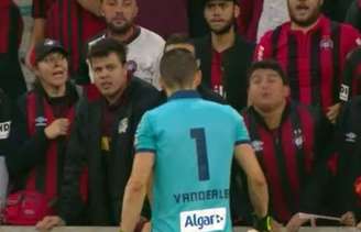 Vanderlei sofreu cusparadas da torcida do Atlético-PR, rival do ex-clube do goleiro