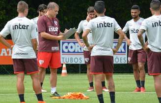 Aguirre comanda treino do São Paulo, no CT da Barra Funda.