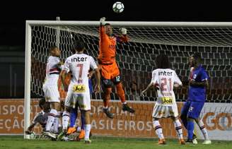 Capitão do São Paulo, o goleiro Sidão não sofreu gols diante de São Caetano, Corinthians e Paraná. Todos os jogos, sob o comando de Aguirre (Rubens Chiri/saopaulofc.net)