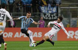 Hudson recebeu cartão aos 22 minutos de jogo, quando o São Paulo vencia por 1 a 0 (Rubens Chiri/saopaulofc.net)