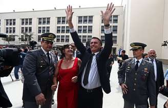 Jair Bolsonaro em erimônia de entrega de espadins a cadetes em formatura na Academia Militar das Agulhas Negras, em Resende