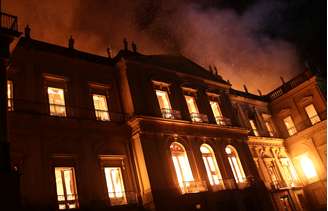 Incêndio consome o Museu Nacional, na Quinta da Boa Vista, Rio de Janeiro