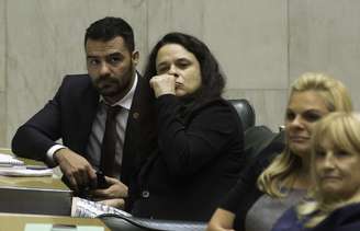 A deputada Janaina Paschoal (PSL) participa de sessão na Assembléia Legislativa de São Paulo ao lado do deputado Arthur Moledo do Val (DEM) 