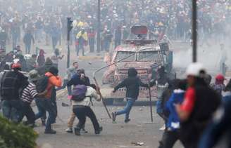 Manifesrabtes entram em confronto com forças de segurança em Quito
08/10/2019
REUTERS/Ivan Alvarado