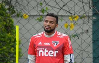 Reinaldo voltou a desfalcar o treino do São Paulo por conta de uma amigdalite (Foto: Érico Leonan/saopaulofc.net)