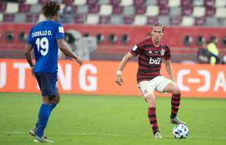 Filipe Luís em ação pelo Al Hilal, na semifinal do Mundial de Clubes (Foto: Alexandre Vidal / Flamengo)