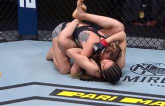 Polyana Viana finalizou adversária ainda no primeiro round do confronto (Foto: Reprodução YouTube UFC)