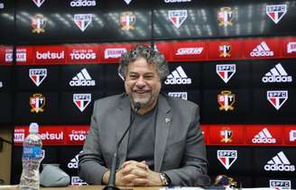 Casares afirmou que vendas podem acontecer nesta temporada (Foto: Rubens Chiri/saopaulofc.net)