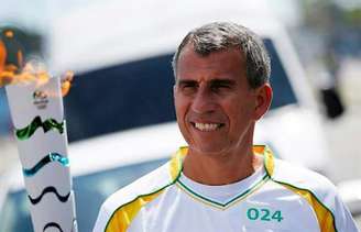 Gilmar Popoca, artilheiro dos Jogos de 84, participou do tour da tocha para a Rio 2016 (Reprodução / Rede Globo)