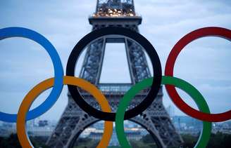 Anéis olímpicos na Praça Trocadero em frente à Torre Eiffel, em Paris
14/09/2017 REUTERS/Christian Hartmann