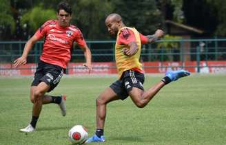 O elenco do São Paulo durante treino no CT da Barra Funda (Foto: Rubens Chiri / saopaulofc.net)