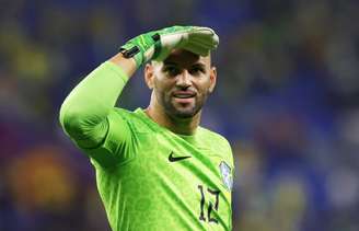 Weverton entrou em campo no lugar de Alisson e jogou na Copa do Mundo (Foto: Rungroj Yongrit / EFE / EPA)