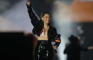 Cantora Simone Mendes revela que fará transformação em seu avião particular