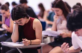 Cursos à distância terão que aplicar provas presenciais ao final de cada módulo de ensino, conforme nova determinação do MEC.