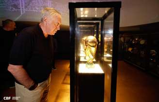 Ancelotti de olho na taça da Copa do Mundo –