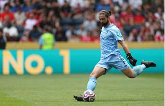 Conor Tracey trabalha como estoquista na Nova Zelândia