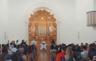 Padre dá "bronca" em convidados de casamento sobre filmagens com celular