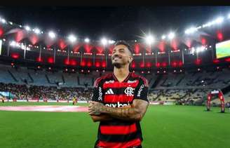 Danilo em jogo pelo Flamengo