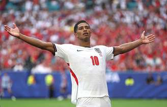 Jude Bellingham, da Inglaterra, comemora segundo gol contra a Noruega pelas quartas de final da Copa do Mundo