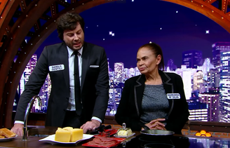 Danilo Gentili e Raimunda Maria da Silva durante "The Noite" de celebração dos 45 anos do SBT, em agosto de 2026