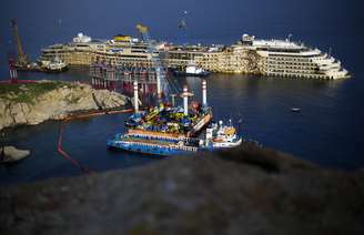 Imagem de 12 de janeiro mostra que o Costa Concordia permanece na costa da ilha de Giglio