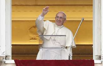 O papa Francisco lidera uma prece na Praça de São Pedro no Vaticano. O papa fará sua primeira viagem à Ásia em agosto, em uma visita à Coreia do Sul para um festival de jovens católicos da Ásia, informou o Vaticano nesta segunda-feira. 02/03/2014