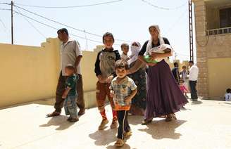 <p>Família Yazidi deslocada pela violência do Estado Islâmico, no Iraque. Foto de 4 de agosto</p>