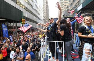 Seleção feminina de futebol dos EUA desfila por ruas de Nova York
10/07/2019
Robert Deutsch-USA TODAY Sports