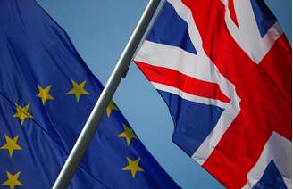 Bandeiras do Reino Unido e da União Europeia
09/04/2019
REUTERS/Hannibal Hanschke