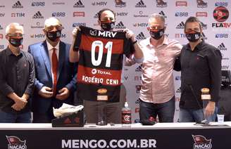Rogério Ceni foi apresentado como novo técnico do Flamengo