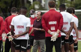 Muricy Ramalho conversa com o elenco do São Paulo