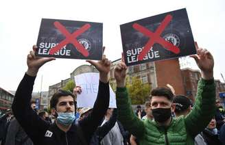 Protesto de torcedores do Chelsea contra a Superliga