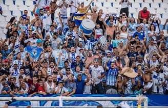 Torcida do Água Santa faz festa na Vila Belmiro, onde a equipe eliminou o Bragantino e se classificou à final do Paulista