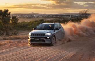 Jeep Compass deixou o Toyota Corolla Cross na poeira em novembro