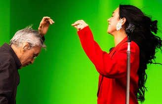 Caetano Veloso e Dua Lipa no ensaio antes do show 