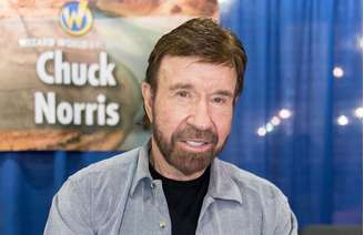 O ator e artista marcial Chuck Norris; ele foi internado no Havaí, nos Estados Unidos