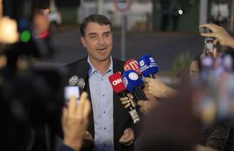 Flávio Bolsonaro afirmou em evento do grupo Lide, no Rio de Janeiro, que recebeu a informação de que Ratinho Jr. será candidato ao Planalto pelo PSD