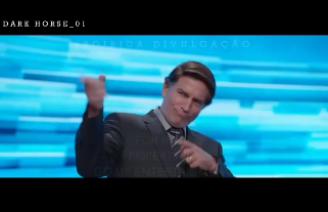 Flávio Bolsonaro divulgou o trailer do filme 'Dark Horse', que conta a história do pai