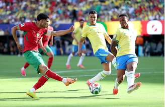 Achraf Hakimi e Gabriel Magalhães.