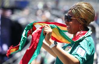 Torcedores no MetLife Stadium em Nova Jersey, acompanham França e Senegal.