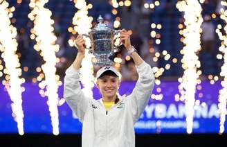 Elena Rybakina levanta o troféu do US Open em Nova York
12 de setembro de 2026 IMAGN IMAGES via Reuters/Robert Deutsch
