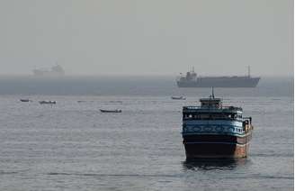 Embarcações no Estreito de Ormuz
  3 de agosto de 2026   REUTERS/Stringer
