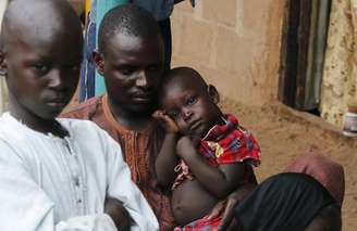 Refugiados da violência do Boko Haram na cidade nigeriana de Wurojuli