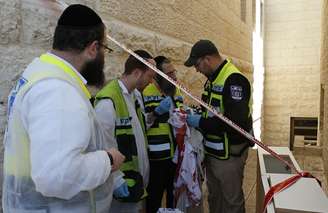 Dois palestinos podem ter atacado a sinagoga em "vingança" à morte de motorista enforcado nesta segunda-feira