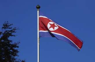 Bandeira da Coreia do Norte na sede da missão permanente do país em Genebra. 02/10/2014