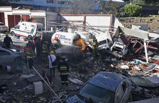 <p>Forte explosão de gas atingiu um hospital no México nesta quinta-feira, deixando 3 mortos e vários feridos, segundo autoridades</p>