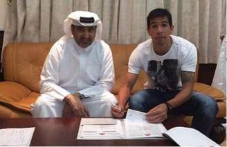 Cáceres assina contrato com o Al Rayyan
