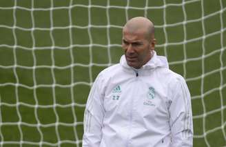 Zidane está em sua terceira temporada à frente do Real Madrid (Foto: Pierre-Philippe Marcou / AFP)