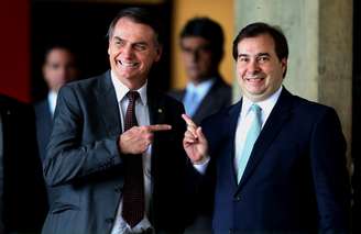 O presidente da Câmara dos Deputados, Rodrigo Maia (d), durante encontro com o presidente eleito Jair Bolsonaro (PSL), na sede do Centro Cultural Banco do Brasil (CCBB)